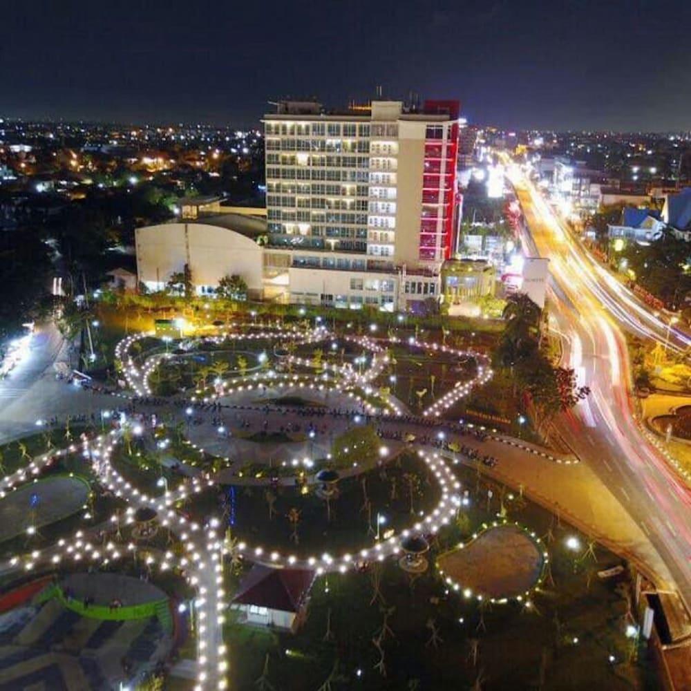 The Premiere Hotel Pekanbaru Esterno foto