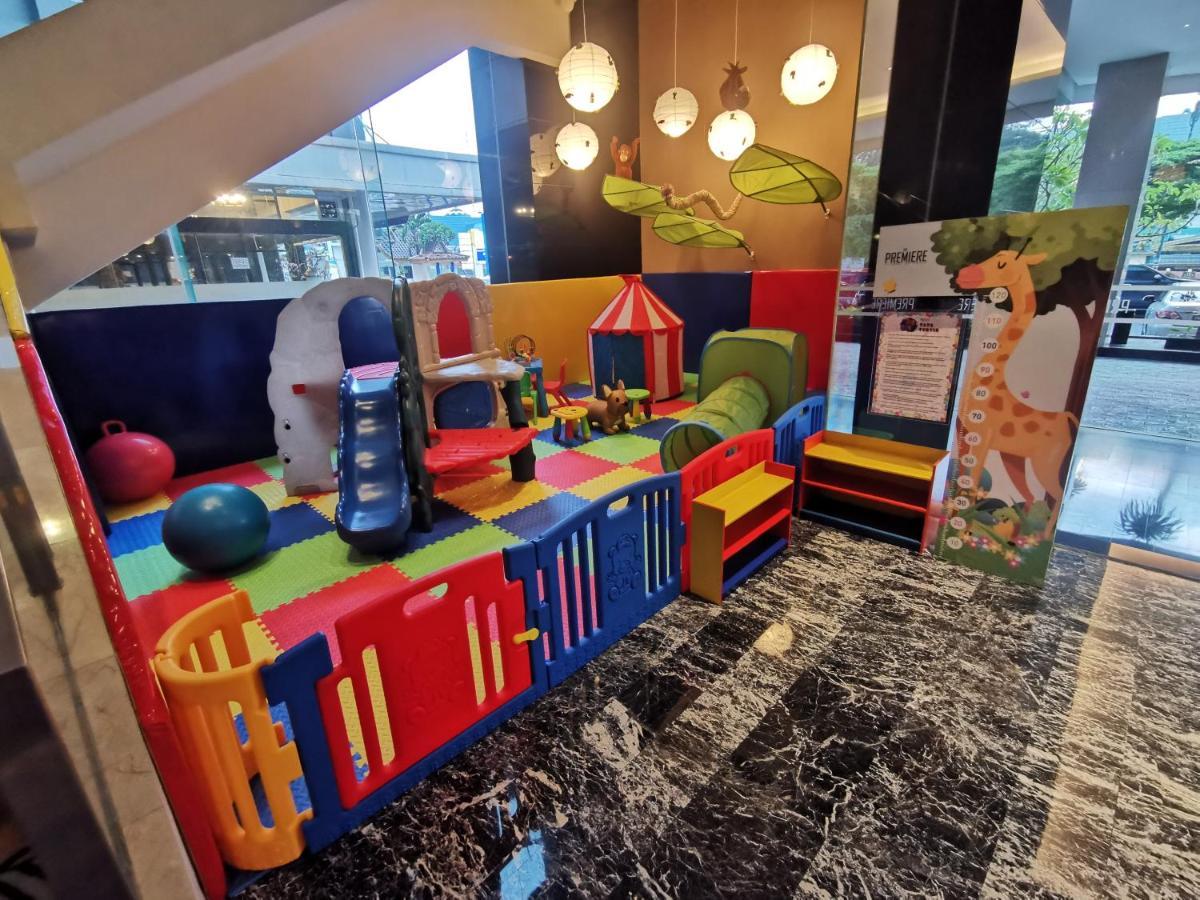 The Premiere Hotel Pekanbaru Esterno foto