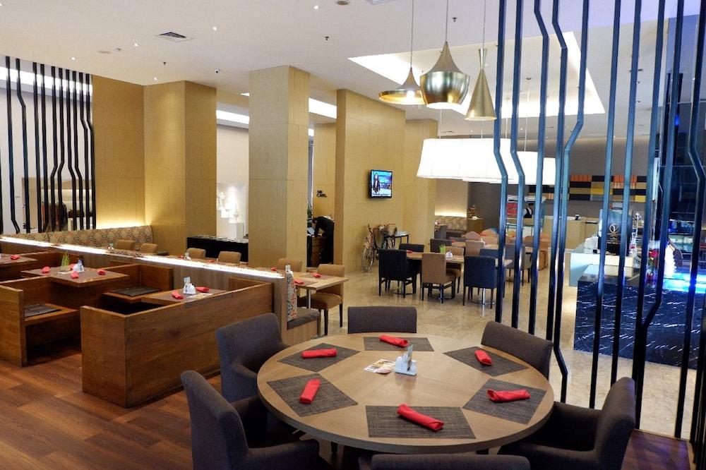 The Premiere Hotel Pekanbaru Esterno foto