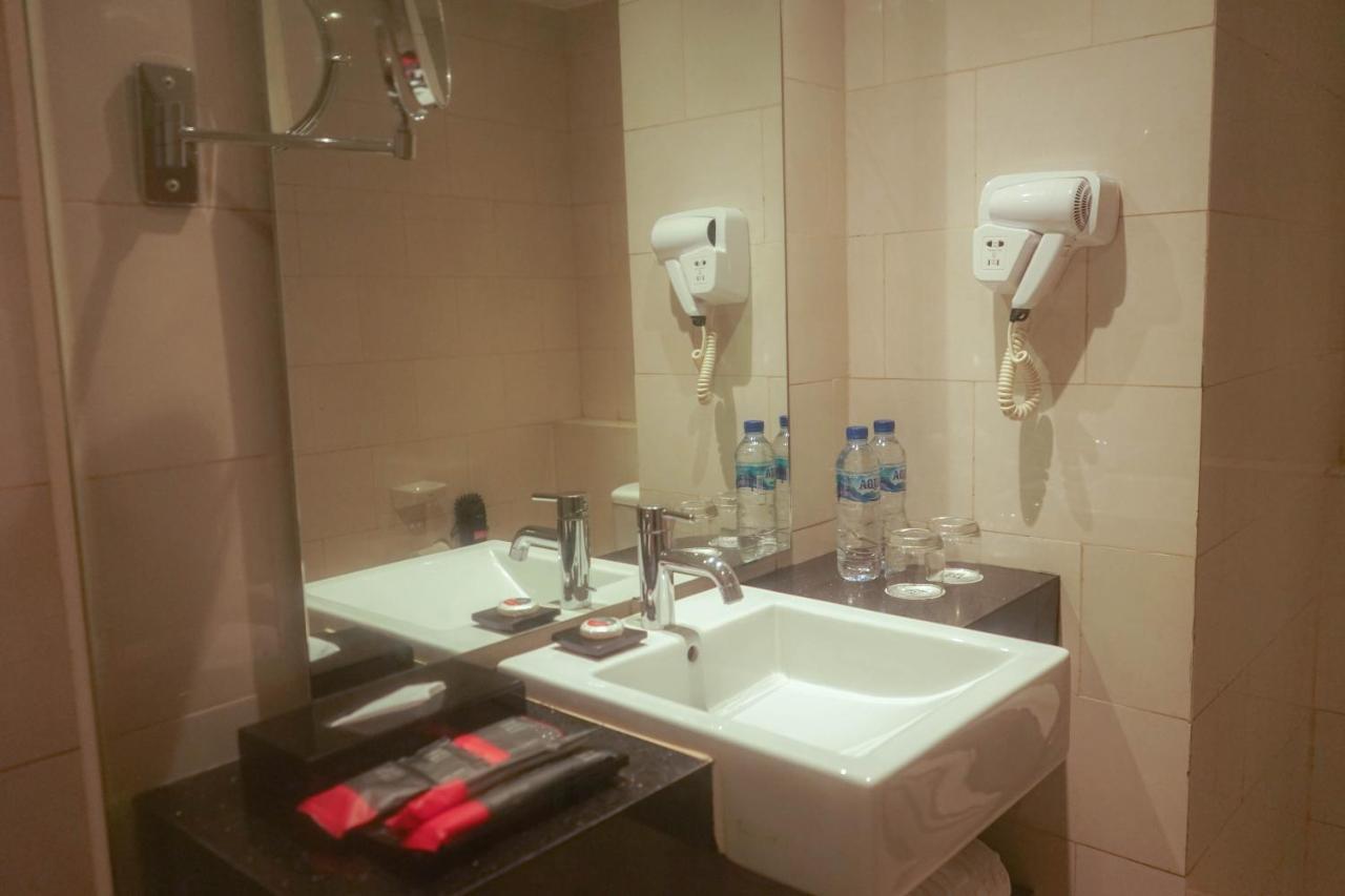 The Premiere Hotel Pekanbaru Esterno foto