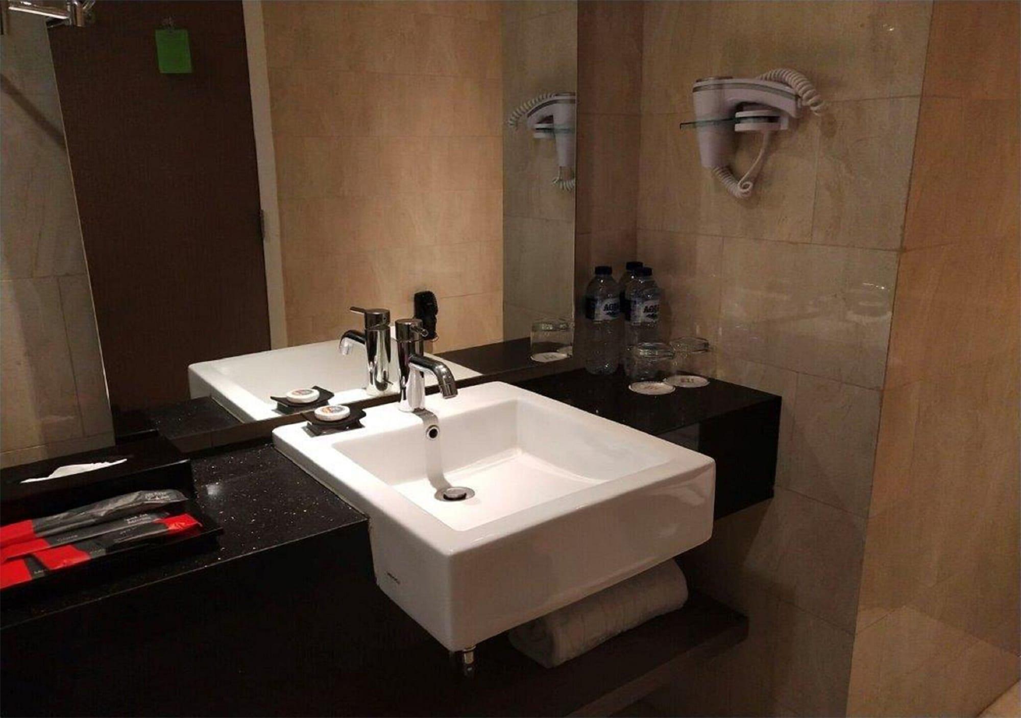 The Premiere Hotel Pekanbaru Esterno foto