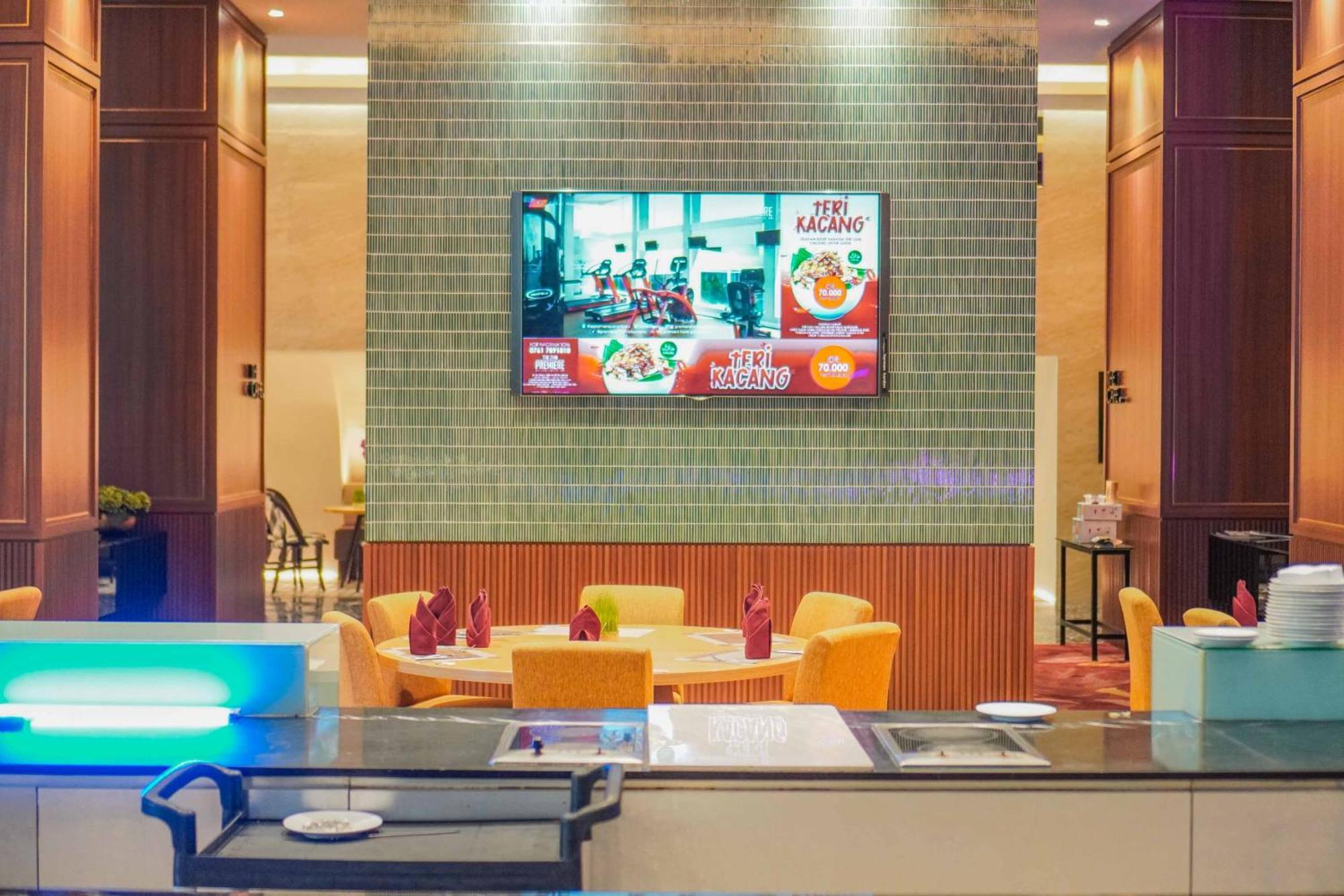 The Premiere Hotel Pekanbaru Esterno foto