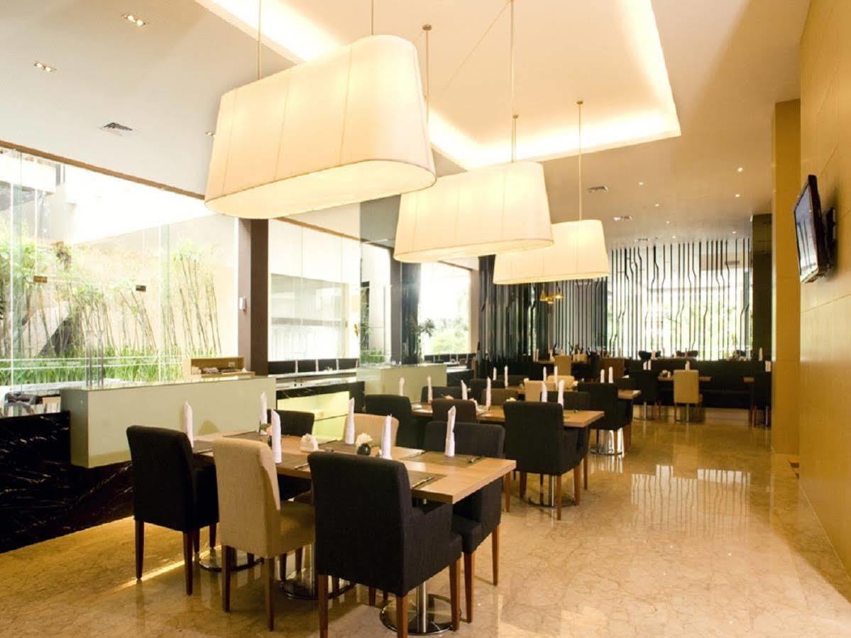 The Premiere Hotel Pekanbaru Esterno foto