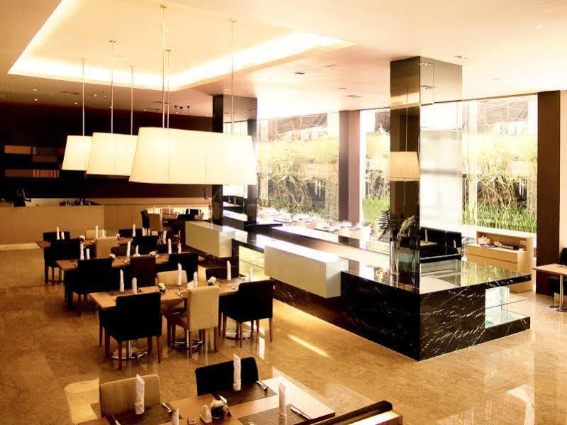 The Premiere Hotel Pekanbaru Esterno foto