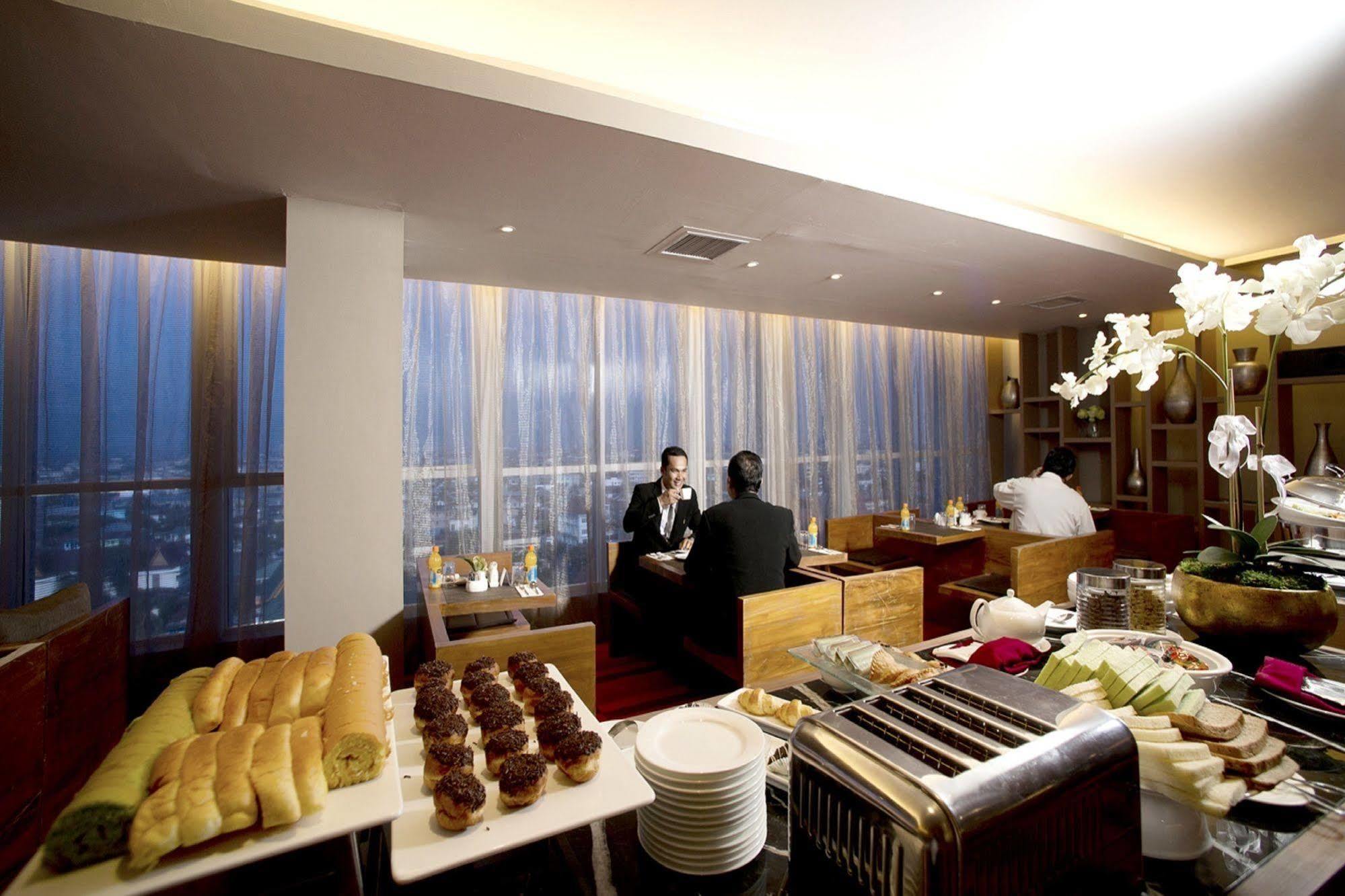 The Premiere Hotel Pekanbaru Esterno foto