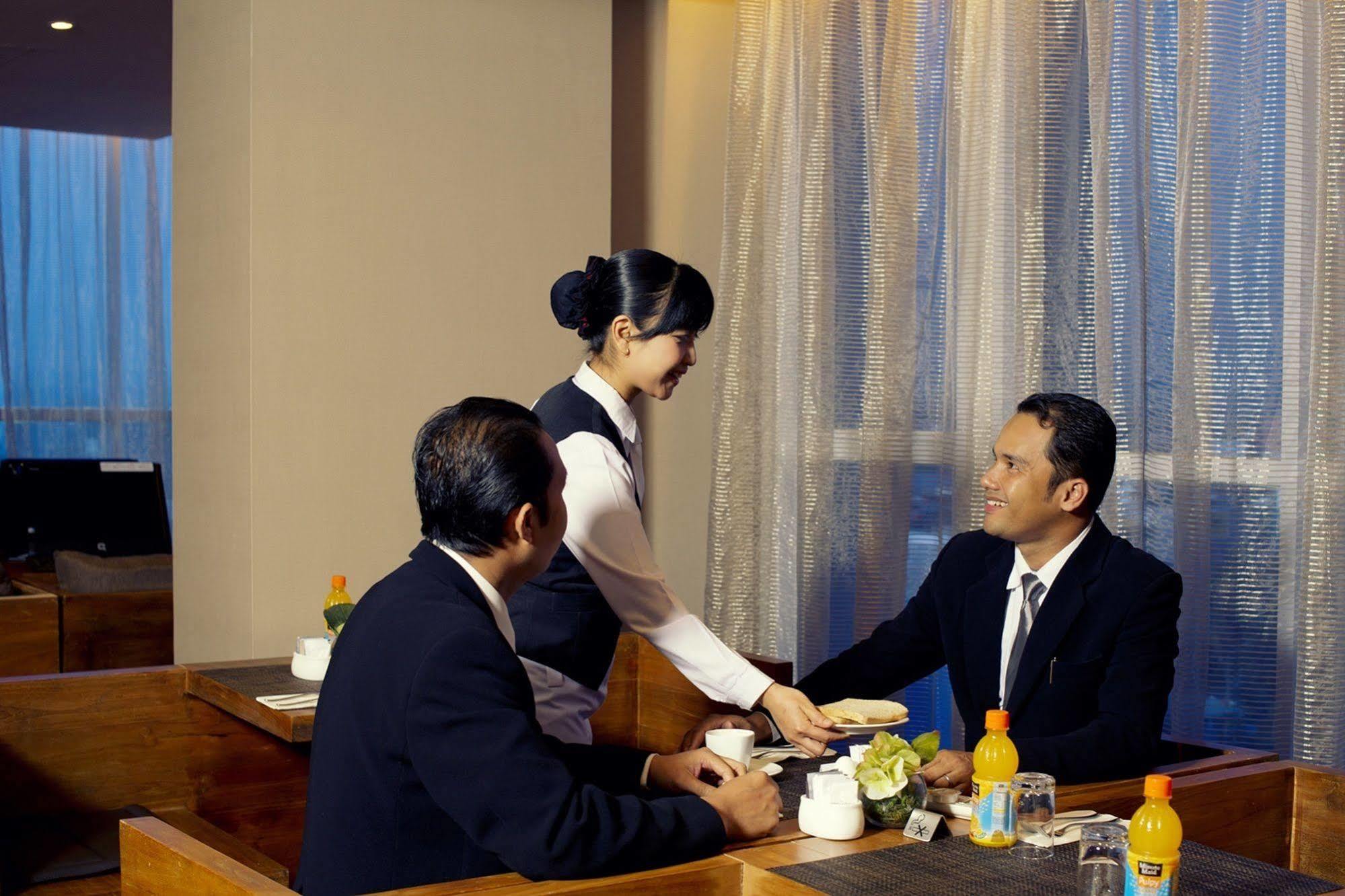 The Premiere Hotel Pekanbaru Esterno foto